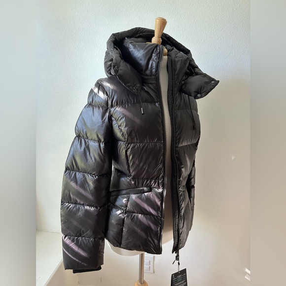 Mackage Madalyn Lustrous Down V Jacket Black - Picture 12 of 14